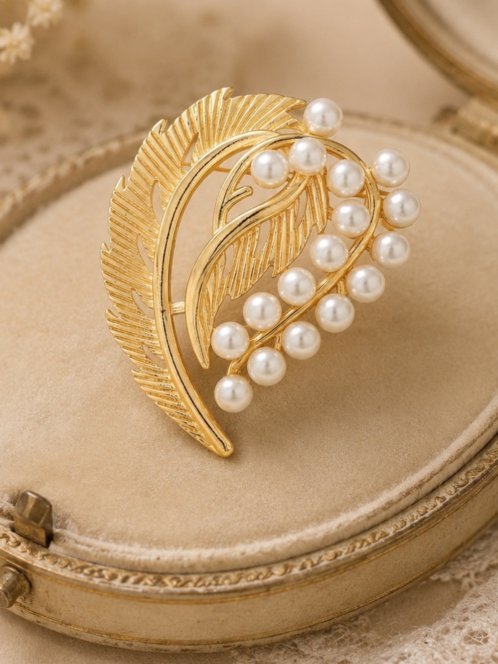 Gold Leaf Pearl Cluster Brooch - Picture 3 of 10